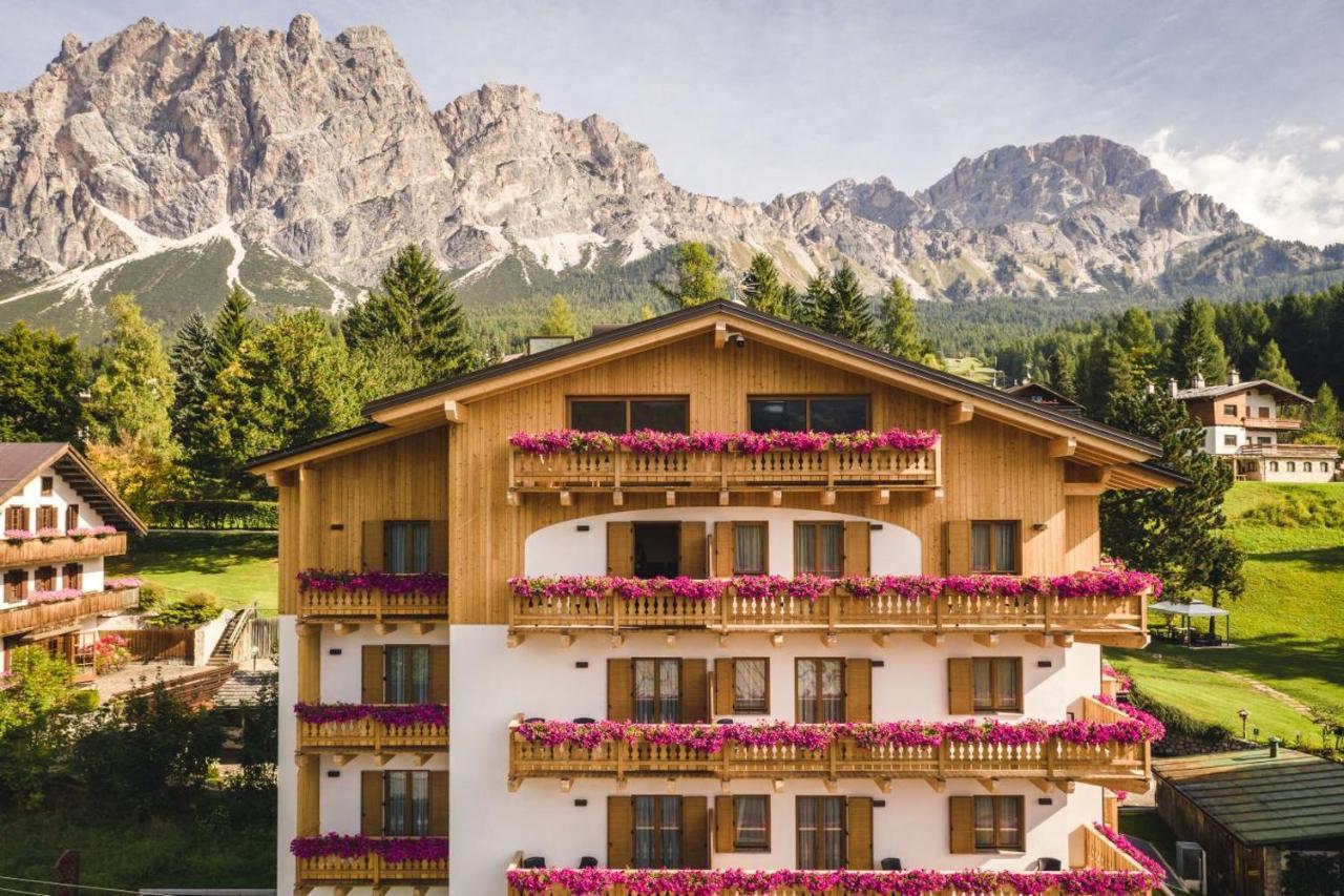 Camina Suite And Spa Κορτίνα Ντ' Αμπέτσο Εξωτερικό φωτογραφία