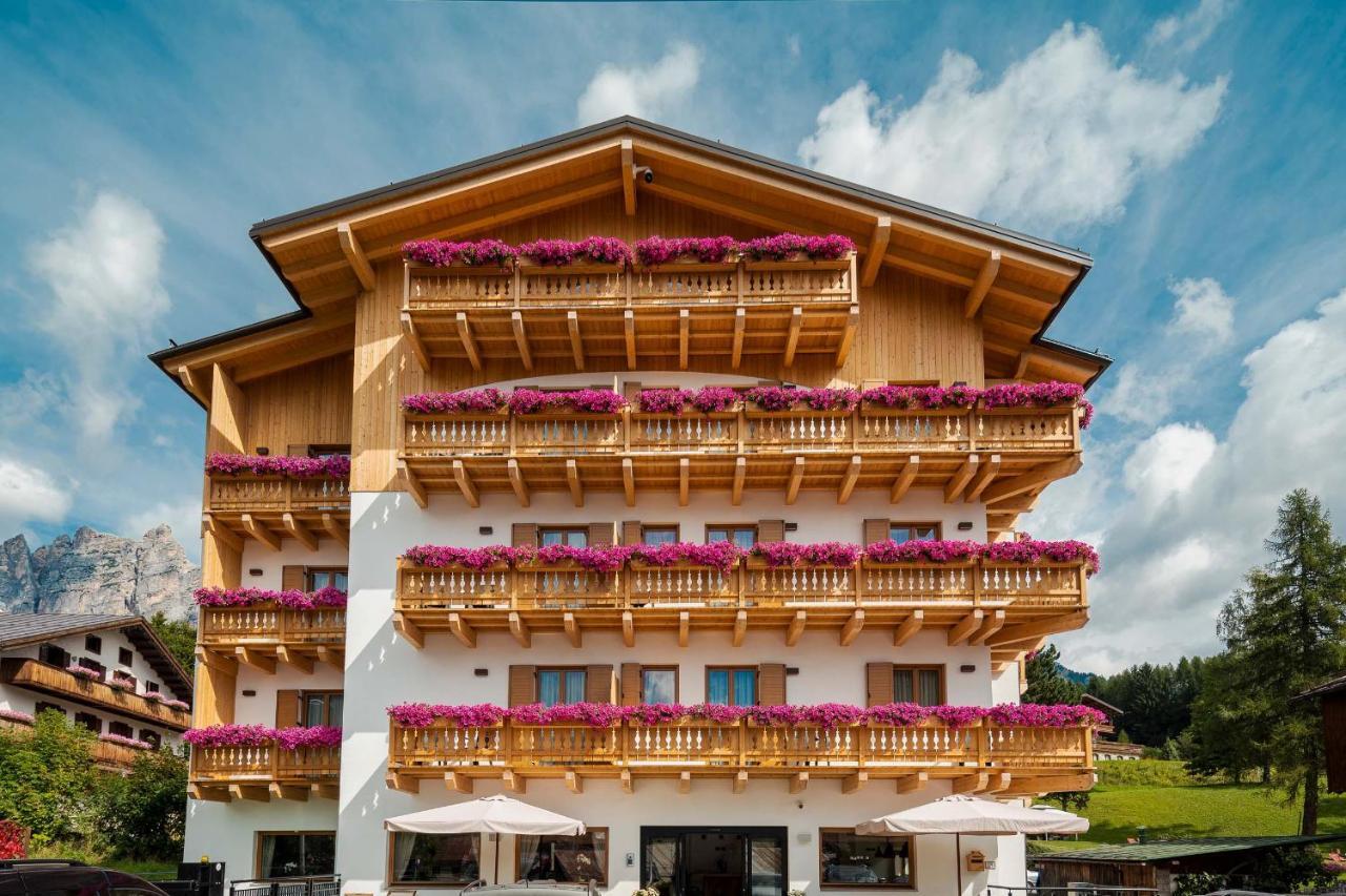 Camina Suite And Spa Κορτίνα Ντ' Αμπέτσο Εξωτερικό φωτογραφία